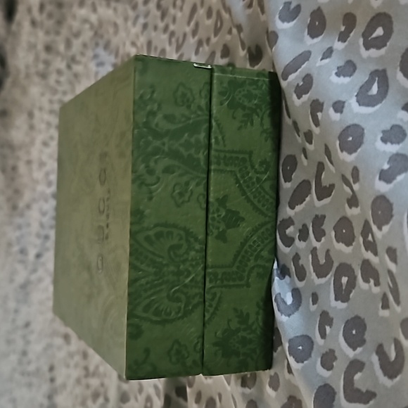 NIB Gucci Pink Wooden Comb w/pouch and box. - Picture 4 of 4